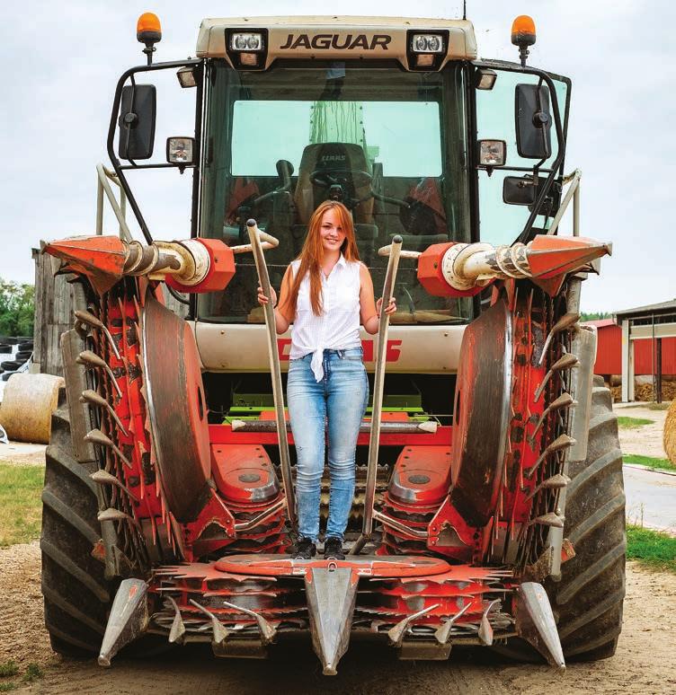 EGY-EGY ILYEN CSODÁLATOS GÉPEN ÜLNI, MINT A CLAAS LEXION VAGY JAGUAR, MÁR KIVÁLTJA AZ EMBEREK MEGBECSÜLÉSÉT ÉS A FIATALOK ÉRDEKLŐDÉSÉT. JÓL IS LEHET KERESNI ILYEN MUNKÁVAL.
