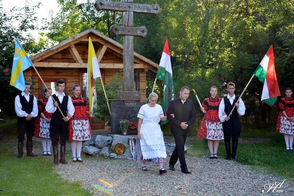 a sajószentpéteri, Kárpátalja-i, Erdély-i és Vajdaság-i csoportokkal együtt.
