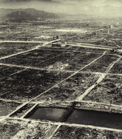 tavaszán Okinava szigetén egyébként a japánok és az amerikaiak a második világháború legvéresebb csatáját vívták, amelyben majdnem 50 ezer amerikai katona vesztette életét vagy sebesült meg.
