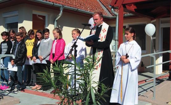 ZDRAVLJE EGÉSZSÉG 5 Rendelő a határon Éveken keresztül állt gazdátlanul, átengedve a természetnek és a nyesteknek Szentpéterfán, a falu végén a Schengeni Egyezménynyel funkció nélkülivé vált