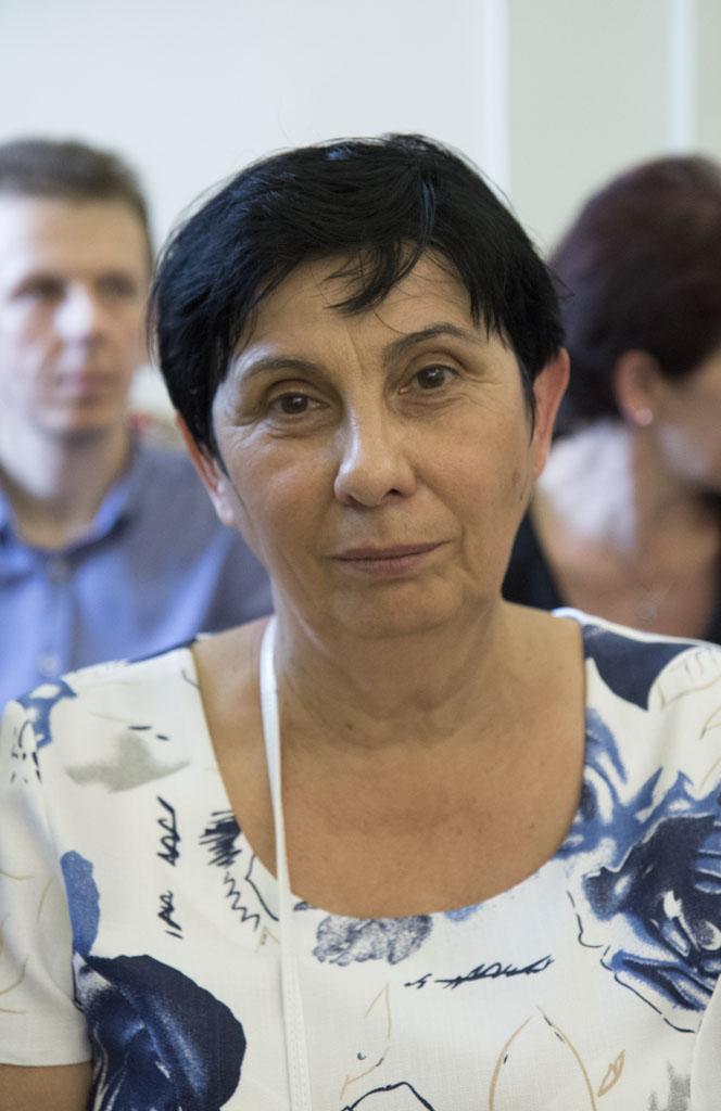 Pedgógii munkáját precizitás, lelkiismeretesség, következetesség jellemzi. Több mint egy évtizede tntárgycsoportos okttás keretén belül tnítj z 1-2. osztályokbn készségtárgykt is.