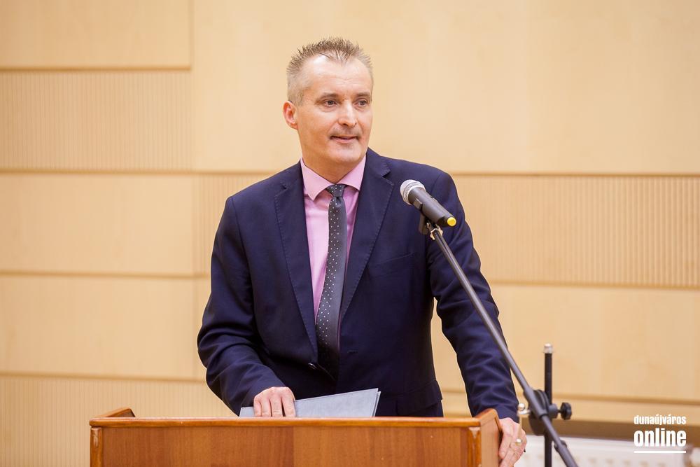 .. A Dunaújvárosi Óvoda, a Dunaújvárosi Tankerület, a Dunaújvárosi Szakképzési Centrum, a Sándor Frigyes Zeneiskola és a Pannon Oktatási Központ vezet?i, pedagógusai voltak jelen a péntek délel?