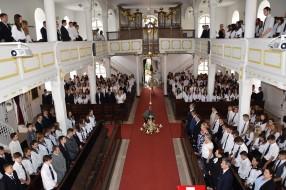 Tudjuk: hitet közülünk senki nem tud adni egy másik embernek, de át tudja adni azokat az ismereteit, amik segíthetnek elindulni a hit útján.