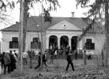 kép). 8. kép: Gábor Áron ágyúja 9. kép: Zsuzsi és András babagyûjtemény (részlet) 3.