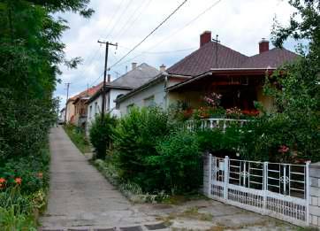 Ezek megjelennek a település északi részén (a Fő utca mentén és a vele párhuzamos Orgona utcában), vagy a belterület ÉNY-i