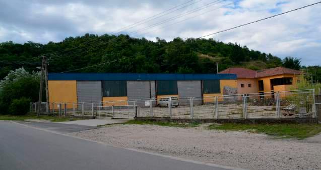 ) Bár a malom épületre utaló beépítés nem maradt fenn, mégis e helyen a múltra való utalást javasolt