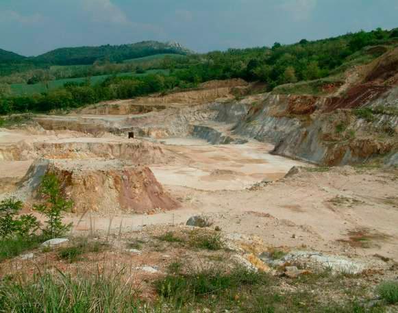 2. Kaolin bánya Az Országos Érc- és Ásványbányák 1959-es bányanyitását követően jelenleg is tart a kaolin kitermelése.