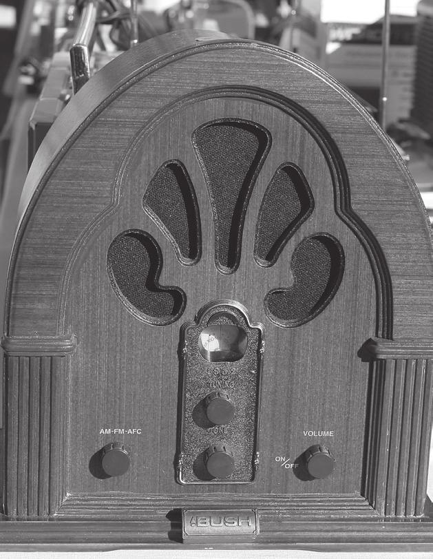 8 Novi izvori XX. stolječa Jedan od prvih radija Voditelj radio emisije RADIO Nakon pokušaja Tesle, Marconija i Popova američki i engleski znanstvenici su oko 1920.