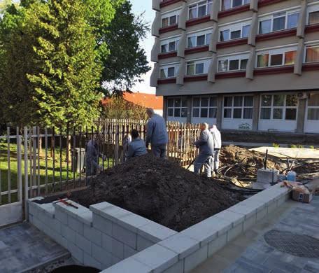 munkájába. Tűzoltás, rendőrkutyás bemutató és füsttel teli sátor többek között ezek a progra- 2017. április 25. 2017. április 26 27.