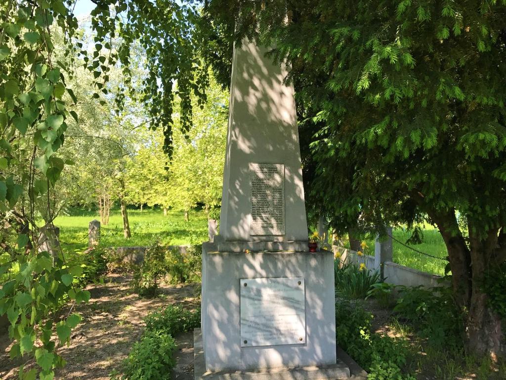 Moha területén köztéri műalkotások, keresztek és emlékművek is találhatóak, melyek szintén helyi értéket képviselnek a lakosok körében. Az alábbi táblázat tartalmazza felsorolásukat.
