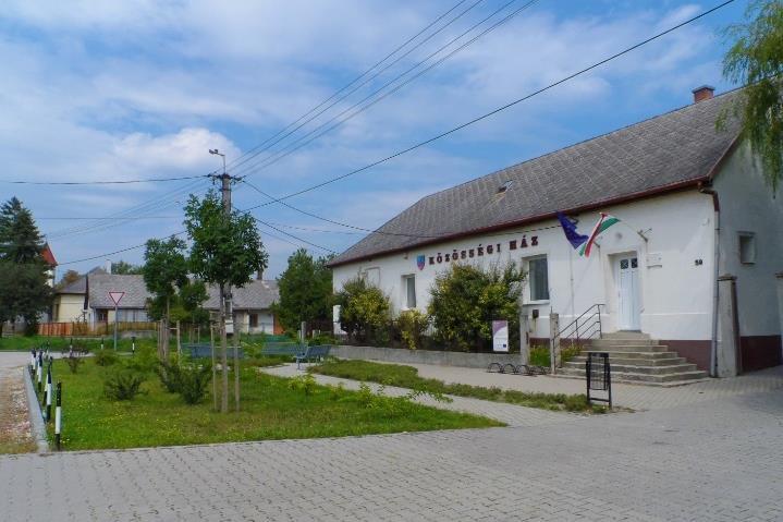Zöldfelületeken a település közterületi,