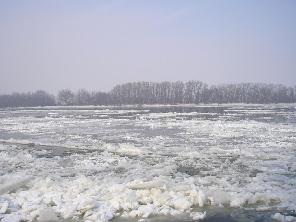 Jégmegfigyelések Folyók száma: 6 db Folyószakaszok összes hossza: 304 km Jégfigyelő járőr szakaszok: 46 db Magyar-szlovák