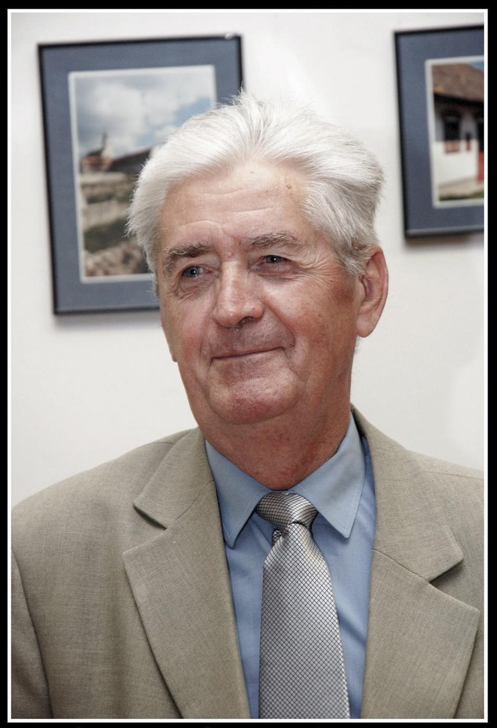 Lovász György (1931-2016) Lovász György az ELTE Bölcsészettudományi karán végzett földrajz-történelem szakon 1954-ben, majd Nagykanizsán a gépipari technikumban tanított.