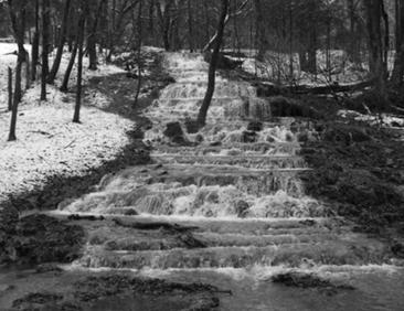 1. ábra. A Fátyol-vízesés. Fig. 1 One of the most beautiful waterfall in Hungary, the Fátyol-Waterfall. 2. ábra. A Szikla-forrás. Fig. 2 The Szikla-Waterfall.