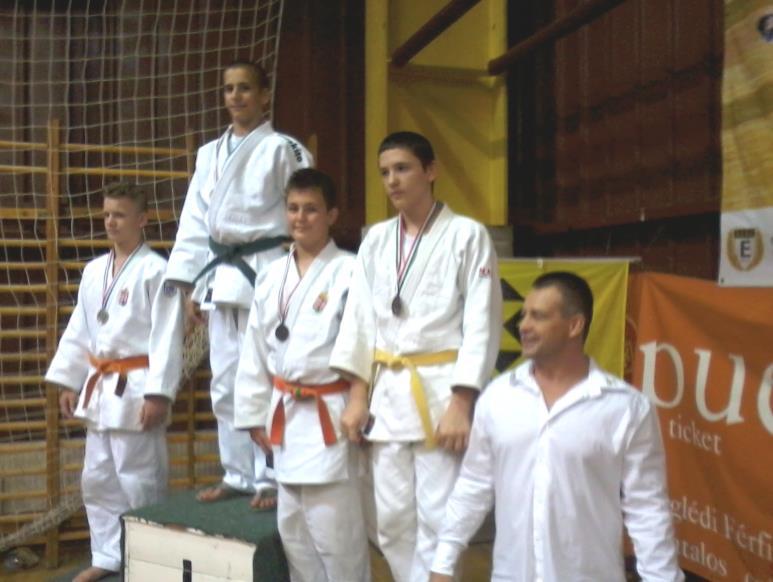 JUDO SZAKOSZTÁLY Boros Iván (I.helyezett, bajnok) A Szolnoki Sportcentrum-Sportiskola Judo Szakosztálya jelenleg 35 főt versenyeztet különböző korosztályokban.