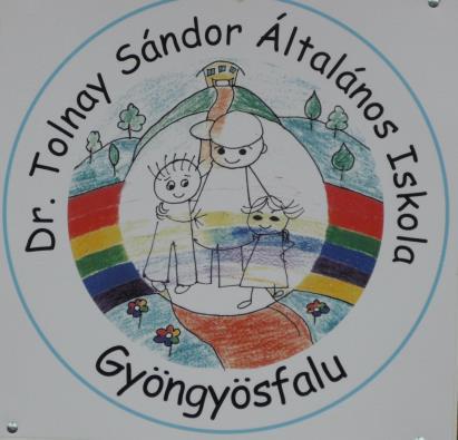 Az iskola jelvénye: A jelvényt a bejövő első osztályosok kapják ajándékba. Az iskolai egyenruha: fehér ing, ill. blúz, sötét nadrág, ill. szoknya, ill. feliratozott kék egyenpóló.