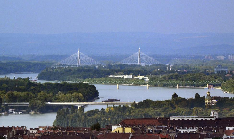 Északi vasúti Duna-híd Fotó: Róka László MTI Tájba