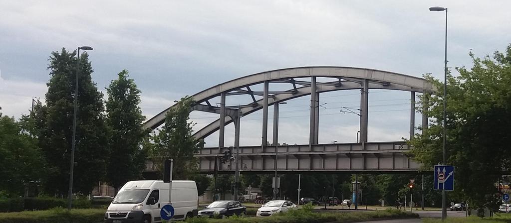 Köszönöm megtisztelő