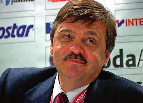 René Fasel, a Nemzetközi Jégkorong Szövetség, az IIHF elnöke Becze Zoltán: 1997-ben két nemzetközi ifjúsági turnét is rendeztek Csíkszeredában (ifi Eb C-divízió U18, ifi vb C-divízió U20).