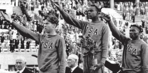 1936-ban Németország egy fejlődő gazdasági óriás. A birodalmi kancellár Adolf Hitler a Times Magazin szerint is az év embere. Hitlernek lehet-e ez másképp az olimpiával kapcsolatban is voltak ötletei.