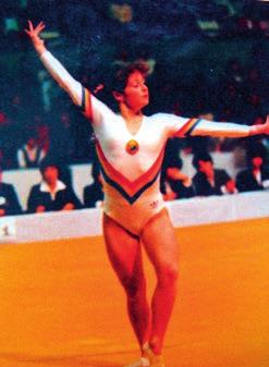 B. Z.: Jelenleg (1991 tavasza) mivel foglalkozol? SZ. K.: Levelező tagozaton végzem a főiskolát, és Déván oktatom a második osztályos tornászlányokat. B. Z.: S ezzel megelégszik a Los Angeles-i tornakirálynő?