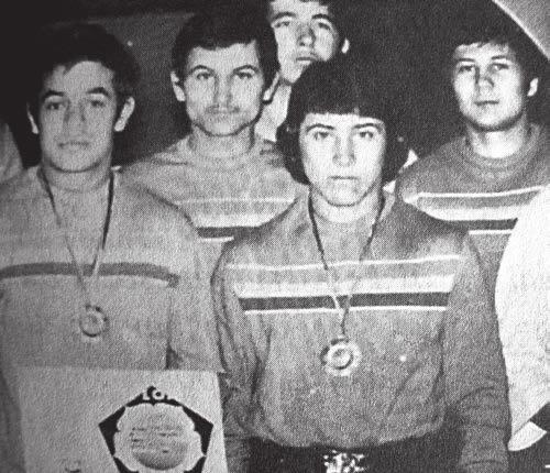 Szabó Árpád (jobbról az első) első országos bajnoki címe után (Roman Ioan tulajdona.) 1982-ben a rostocki Eb-n búcsúzott el a versenyzéstől. Előbb a Dinamónál edzősködött Bukarestben.