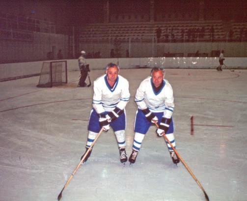 A legendás Szabó-ikrek (A szerző tulajdona.) zésén Szabó Gyuszival a csapatban 1 1-es döntetlent játszottak a csíki fiúk, másnap Szabó Gyuszi nélkül 11 1-re kaptak ki.