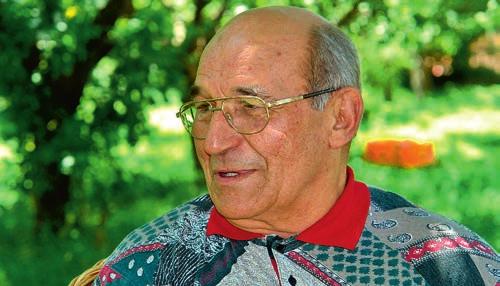 Czáka Zoltán hét évtized a jégkorong szolgálatában Rá egy évre veretlenül kerültek a második helyre.