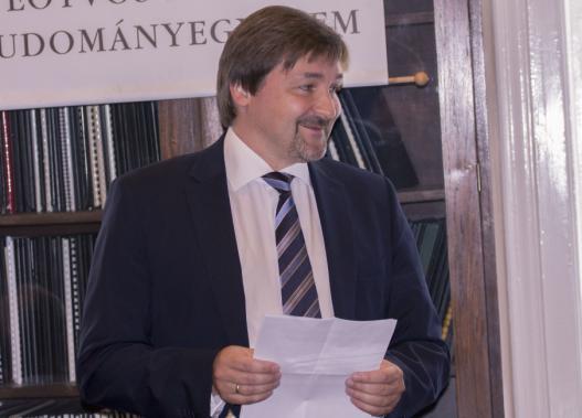 Latviešu