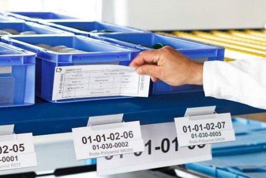 szükséges alapanyagot, alkatrészt, Az RFID-Kanban kártyát leolvassa az