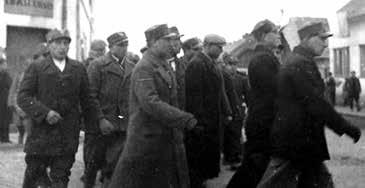 V. FEJEZET Szicsovik menetoszlop a Kárpáti Szics főparancsnokságának épülete közelében röviddel a frontra indulás előtt. 1939. március 14 15.