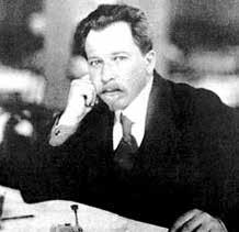 V. FEJEZET Olekszandr Olesz Olesz Olzsics Ulasz Szamcsuk 1923-ban bezárták Lviv egyetlen fiú tanítóképzőjét.