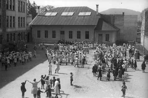 Bújj, bújj, zöldág Esztelnek, 1980.
