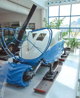 létraalváz szerepét vette át. Az autót egy léghűtéses, 1056 cm 3 lökettérfogatú négyhengeres boxermotor hajtotta. A motor-sebességváltómű blokk az első tengely fölé volt helyezve.