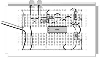 Ez az invertert egyidejűleg bistabil kapcsolásá teszi, amelyet multivibrátornak vagy flipflopnak is neveznek.