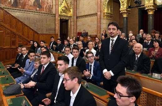 Az ünnepi rendezvényt a közösen elénekelt Szózat zárta.