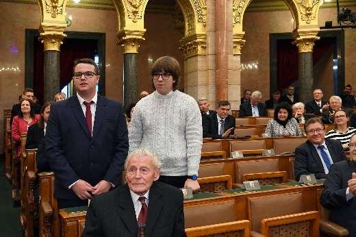 Ezt követte a Gábor Dénes-díjasok Klubjának rövid összejövetele, melyen Darvas Ferenc elnök az új díjazottakat a Klubba invitálta.