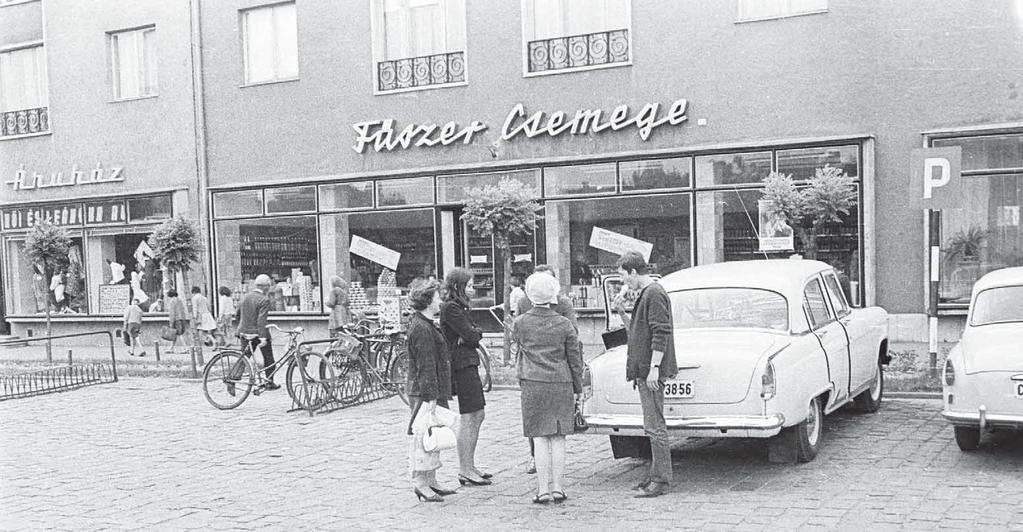 c 57. A Vénusz eszpresszó mellett a Cegléd és Környéke Élelmiszer-kiskereskedelmi Vállalat 150-es számú élelmiszer és csemegeboltját 1960 nyarán adták át.