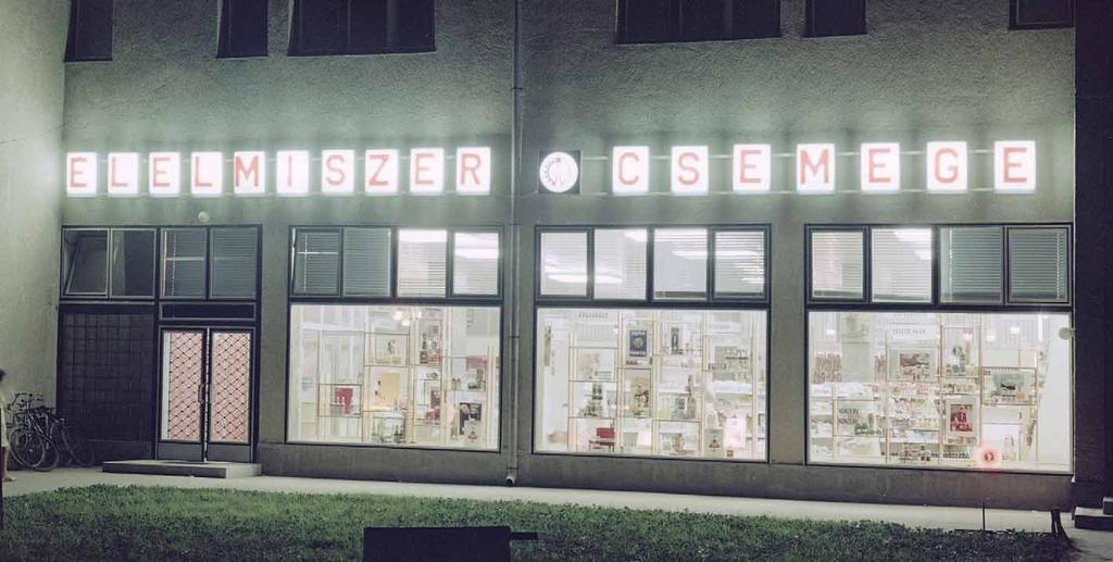 élelmiszer-csemege üzlete a Kecskeméti úton.