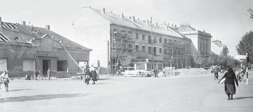 november 7-én avatták fel a korábbival megegyező magasságú emlékművet. d 52.