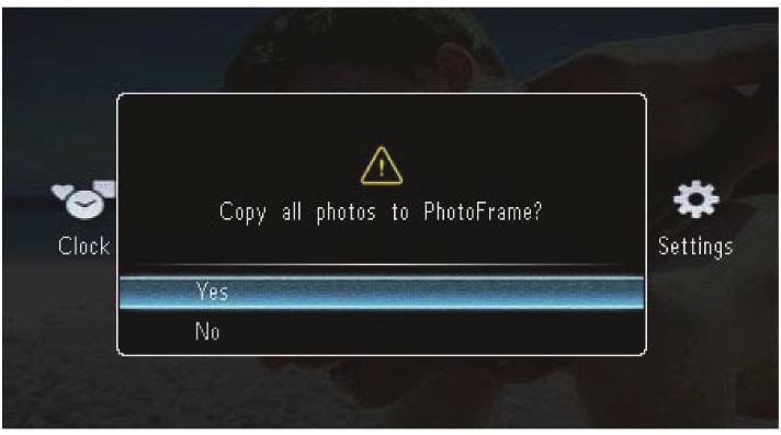 Ne húzza ki a tárolóeszközt a PhotoFrame-b l, amikor fényképeket visz át a tárolóeszközre vagy a tárolóeszközr l.