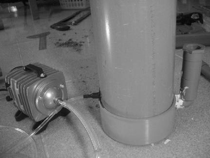 com 2 Công ty TNHH MTV Nước và Môi trường Bình Minh Tóm tắt - Bài báo trình bày về kết quả loại bỏ ion chì trong nước thải (mẫu giả) bằng phương pháp hấp phụ sử dụng than hoạt tính dạng bột (ACP) và