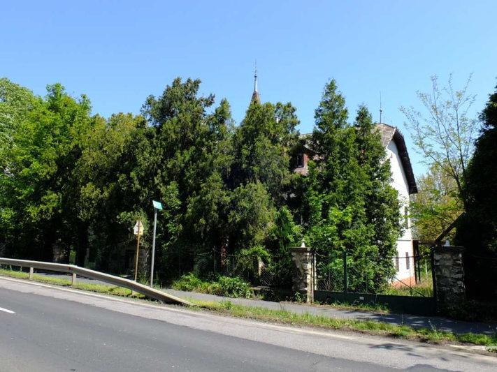 számított, az új rezidencia épült a 046 hrsz ingatlanon. Jelenleg az ingatlan hasznosításra vár.