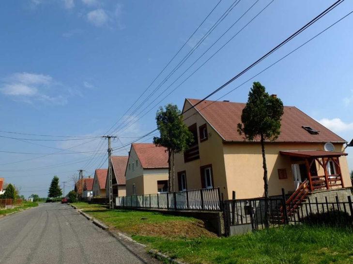 OLDALHATÁROS TÍPUSTERV BEÉPÍTÉSŰ TELEPÜLÉSRÉSZ Balatonederics településen a tömeges lakásépítés időszakában épületek a település lakóépület állományának jelentős része, közel fele.