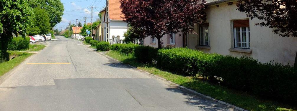 szegélykövek alkalmazásával) szintén jelentős javulást eredményezhet. Fontos odafigyelnünk a folyamatosan átalakuló településszélek rendezésére.