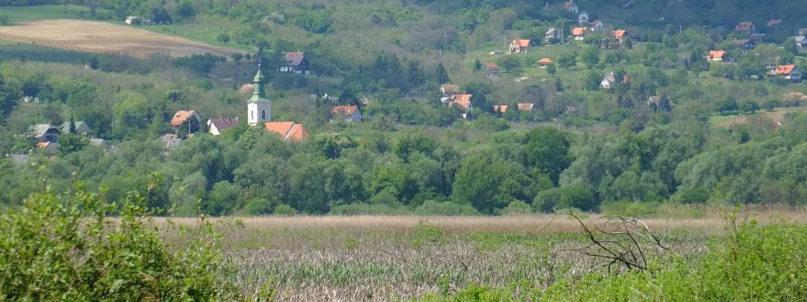 A közterületek tervezésekor is alkalmazkodjunk a meglévő adottságokhoz, utcakeresztmetszethez, jellemző homlokzatmagasságokhoz,