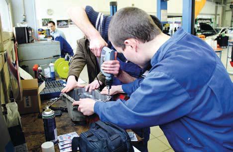 Bosch-AOE Országos Tanulmányi Verseny döntőjét 2009 februárjában itt rendeztük. A középdöntőre a csapatok házi feladatot is kaptak, erről jelen lapszámunkban külön cikkben számolunk be.