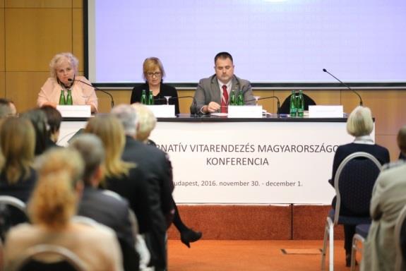 eljárást képzett vitarendezők vezetik és ez a lehetőség a felek által szabadon választható. Az eljárás előnyei között azt hangsúlyozta, hogy időtakarékos és ingyenes. Az elmúlt 4 évben összesen 2.