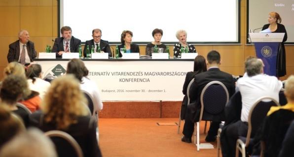 és részletesen bemutatta a 2017. január 1-jétől bevezetésre kerülő jogszabályi alávetés intézményét, ami az egymillió forint értékhatárt meg nem haladó fogyasztói igényekre vonatkozik.