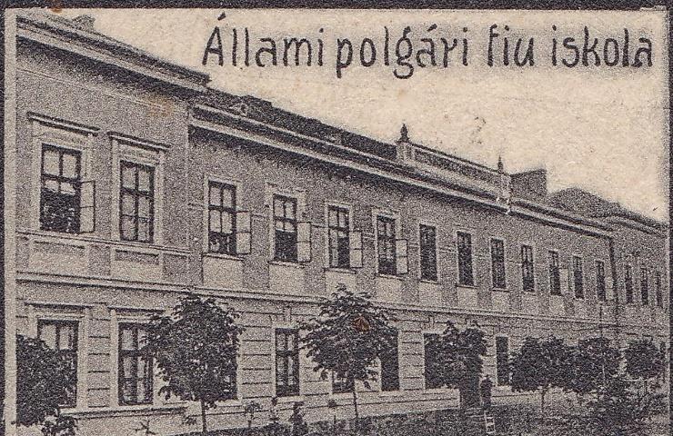 Az előzőekben láttuk tehát, hogy az iskola már 1895-ben megkezdte a működését, azonban maga az épület csak 1897 októberére készült el.